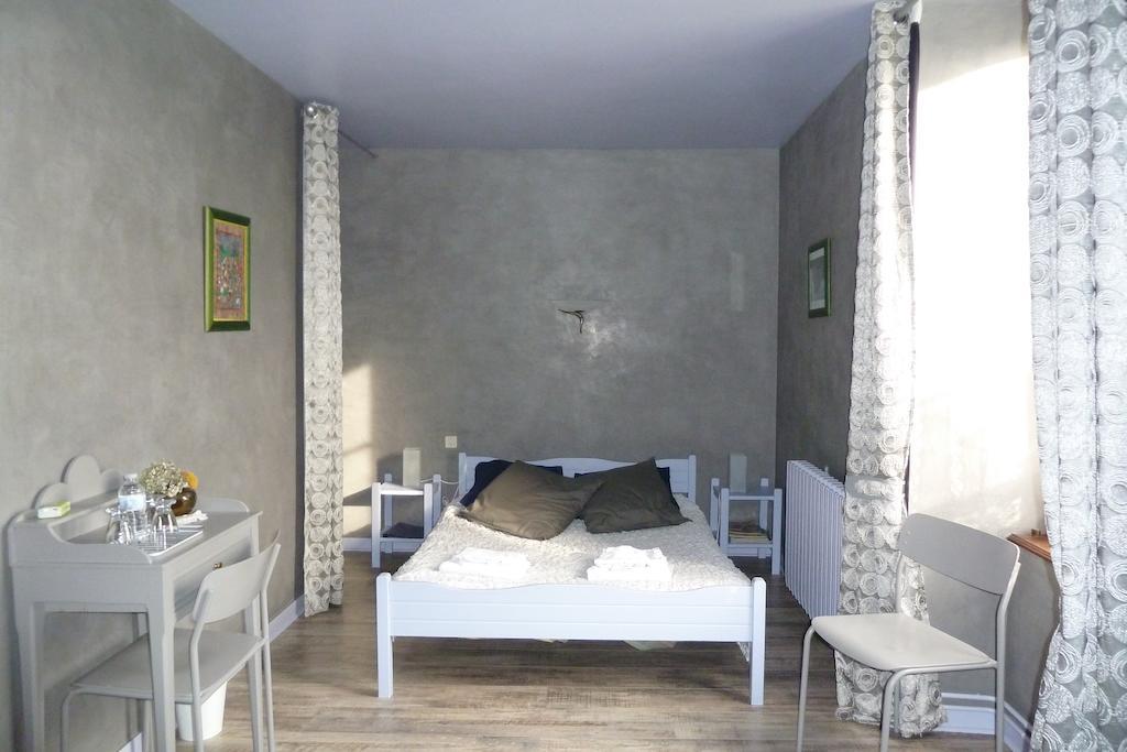 B&B L'Atelier Du Presbytere Saint-Maugan Rom bilde